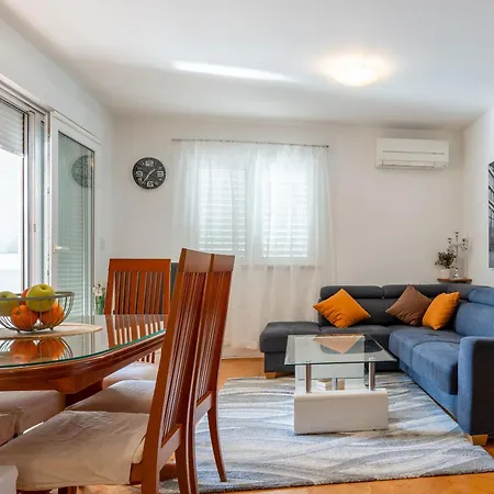 29 Apartment *